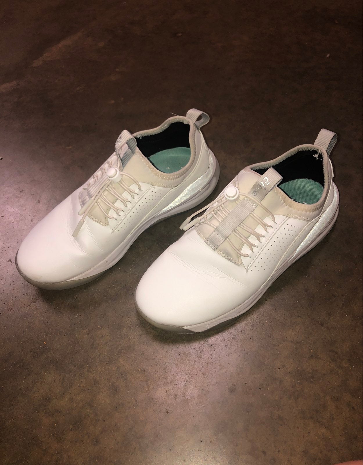 clove shoes