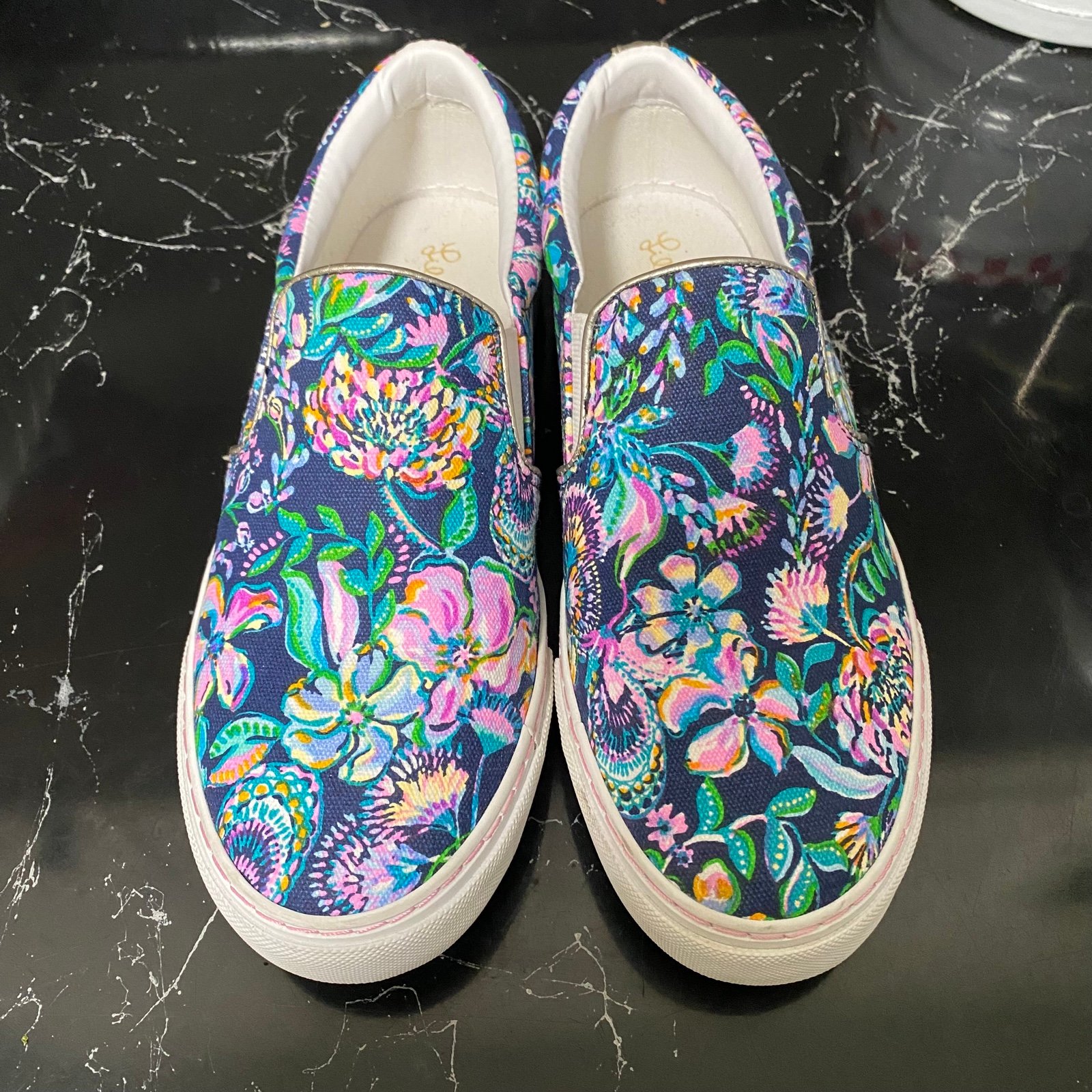 Lilly Pulitzer blue High Tide navy Julie She’s Got Sole Slip On Shoes 7m