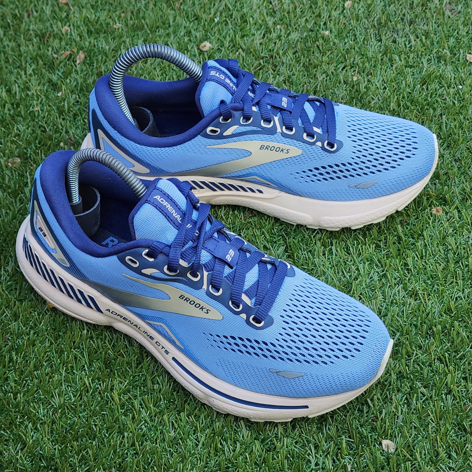 BROOKS GHOST 15 - Women's Athletic Shoes - SIZE 7B