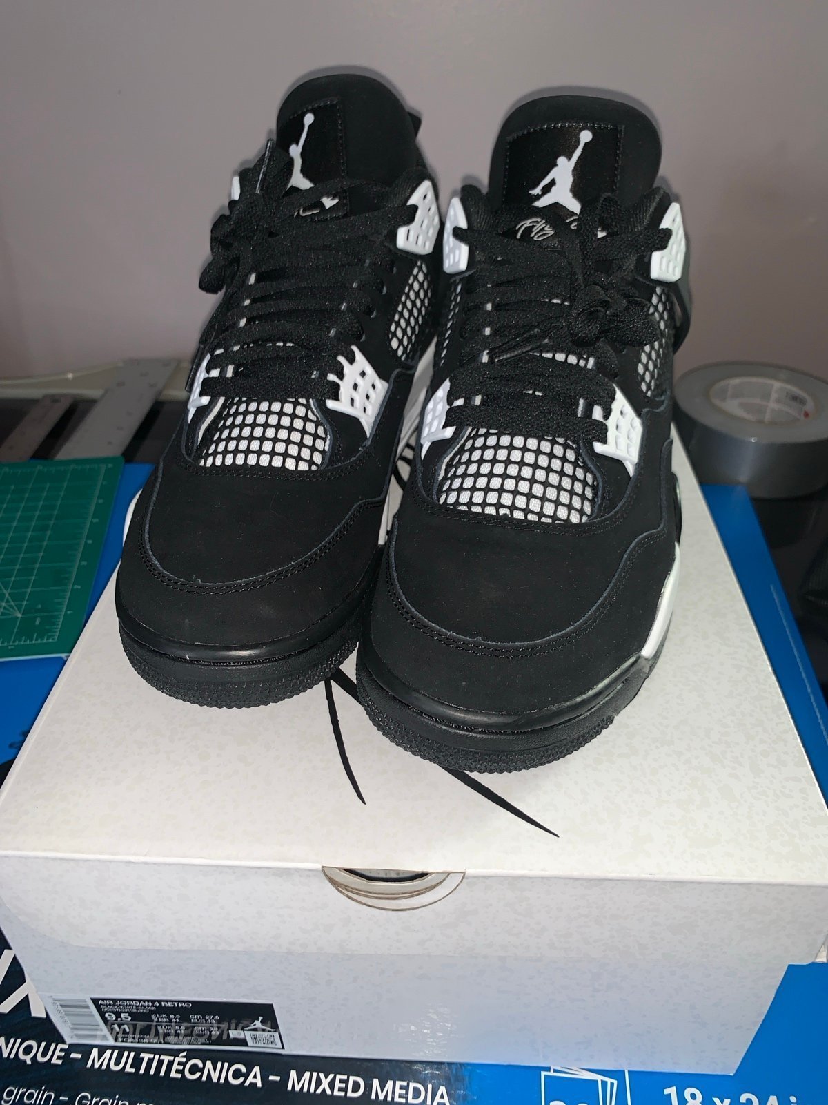 Air Jordan 4 White Thunder