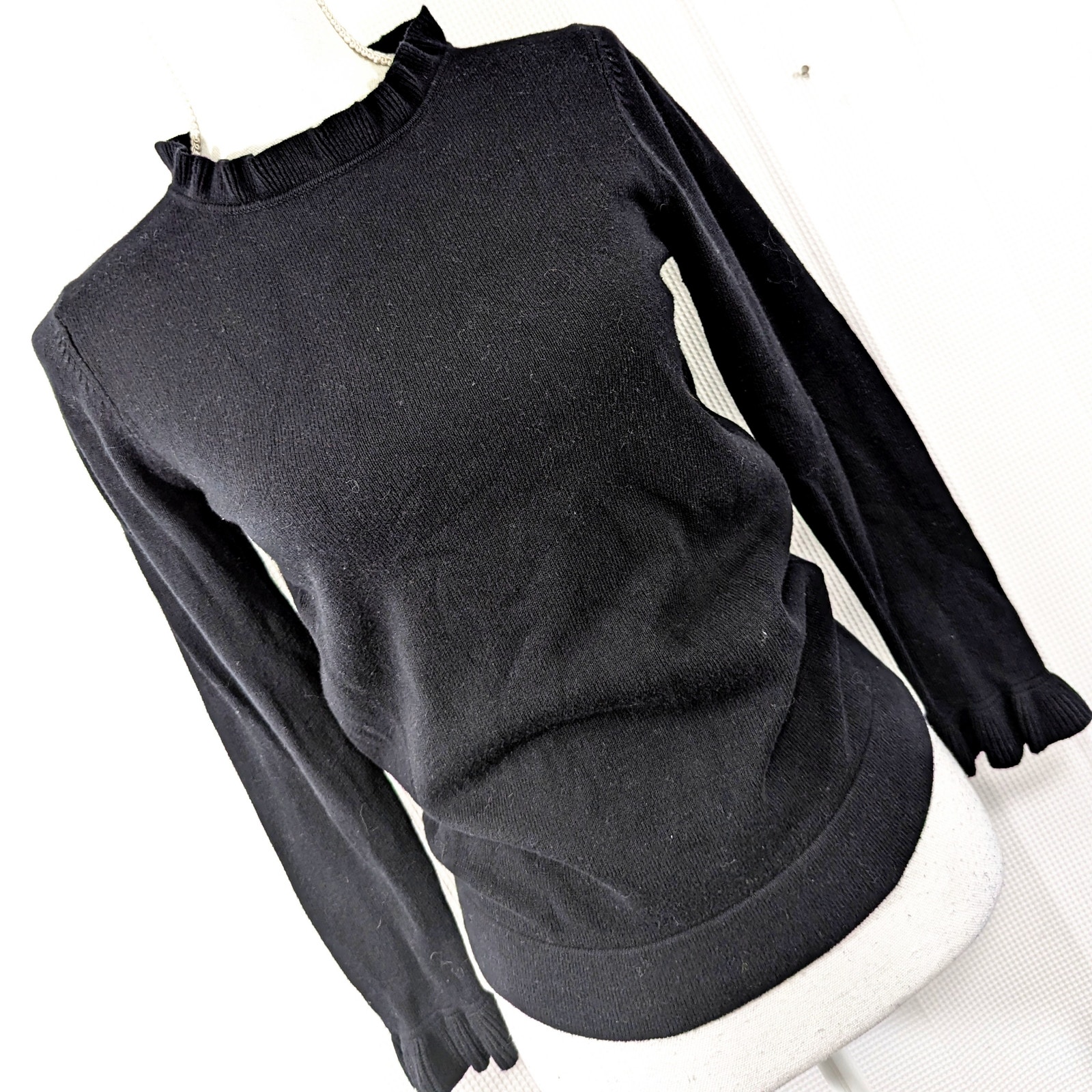 ANN TAYLOR FACTORY! BLACK KNIT RUFFLED WRIST & NECK LONG SLEEVE SWEATER! SZ XS