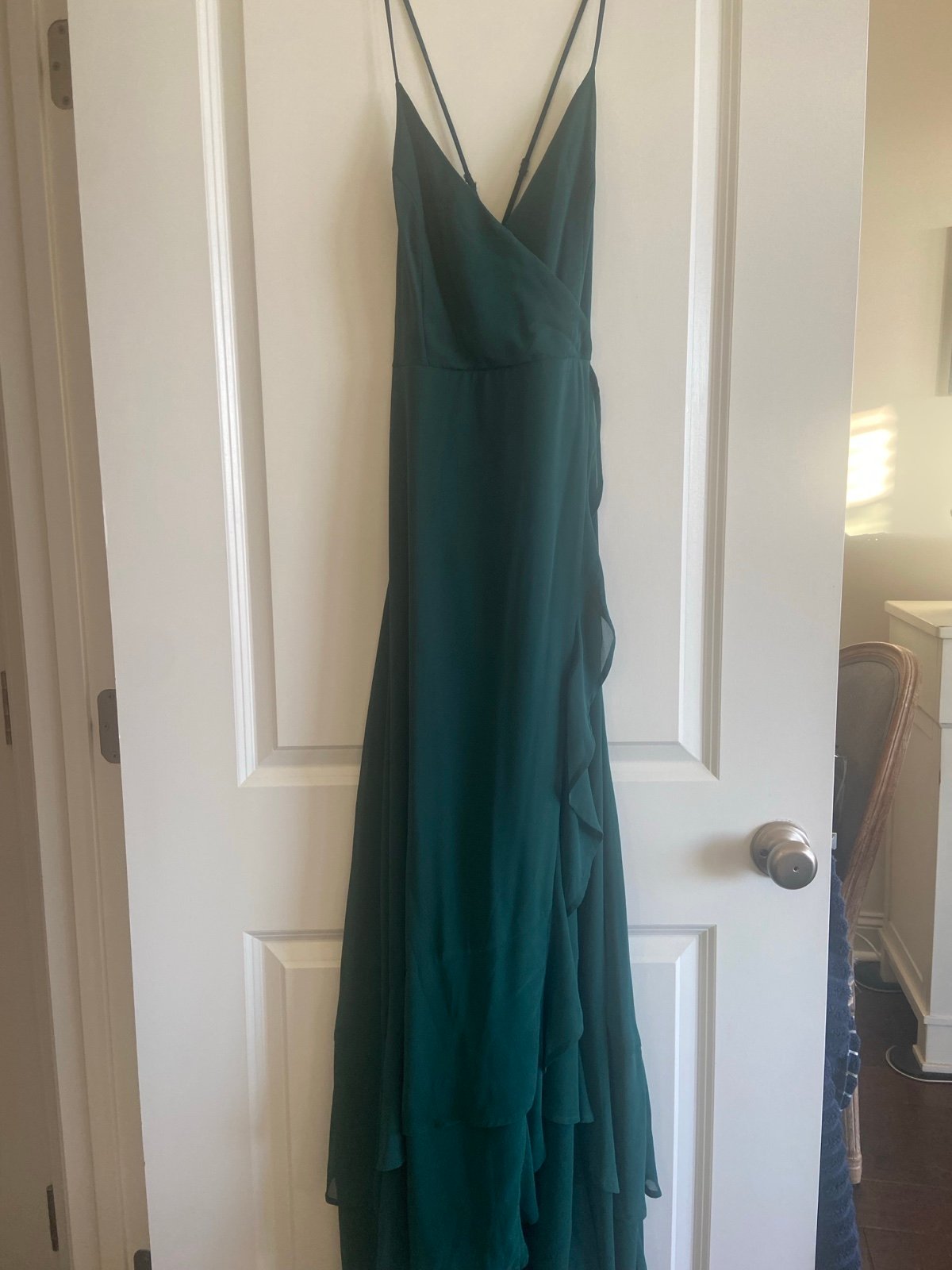 Lulu’s emerald green dress