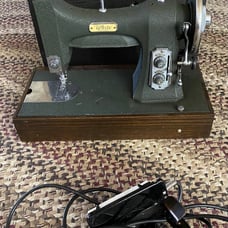 Vintage 30-40’s White Sewing Machine
