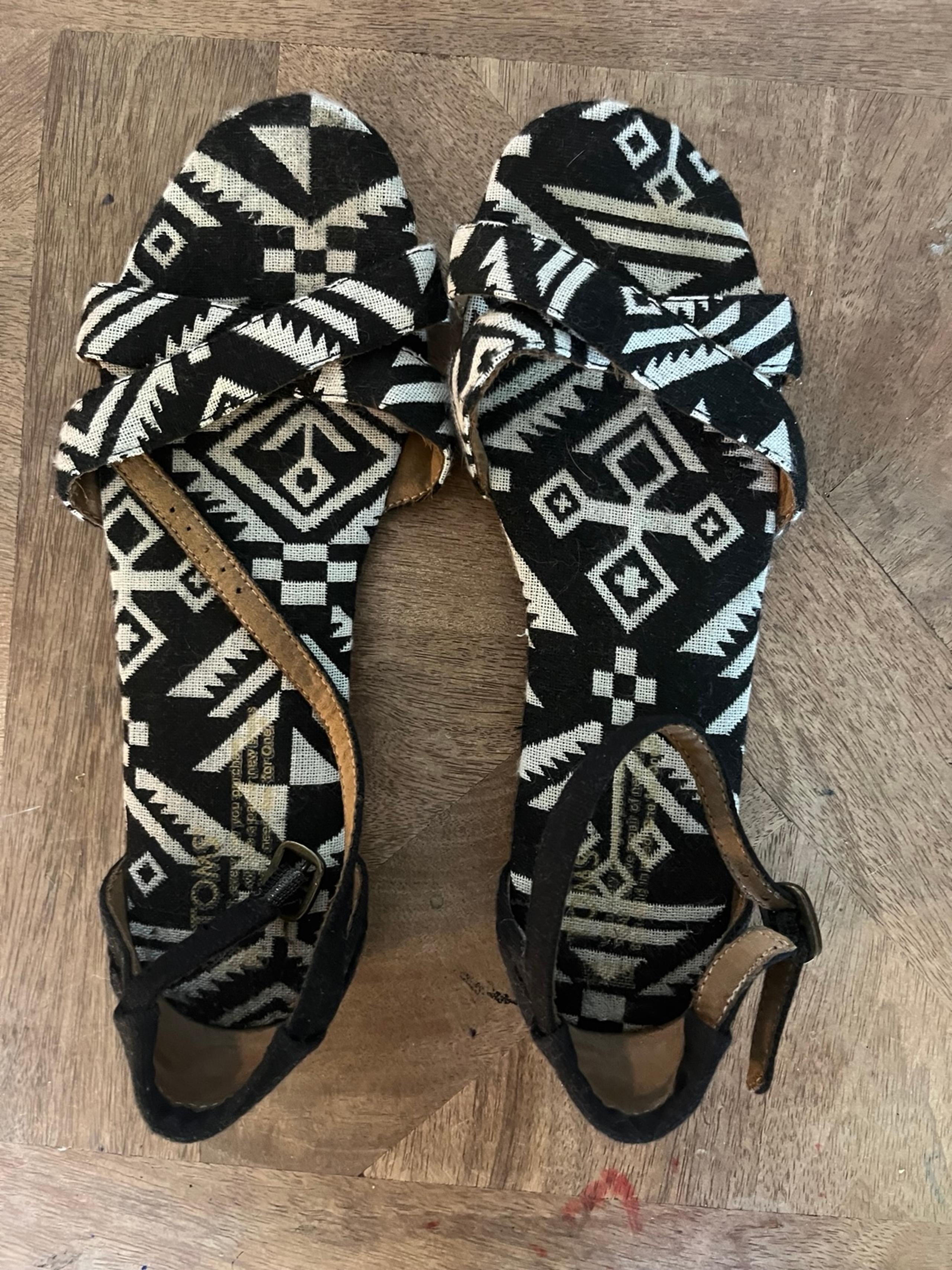 Women’s Tom’s sandals