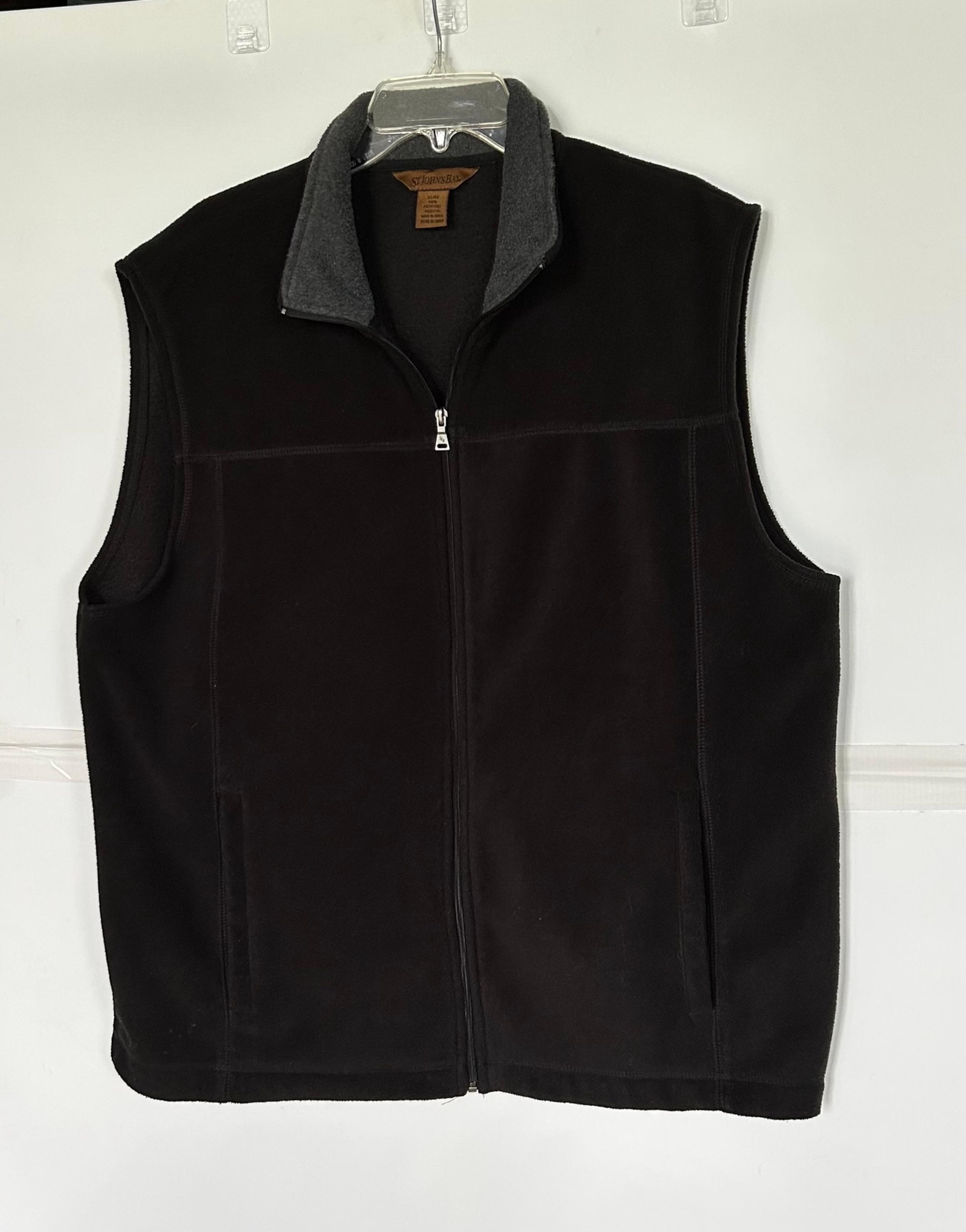 St John’s Bay men’s black sleeveless fleece vest. Full zip, 2 pockets. Size XL