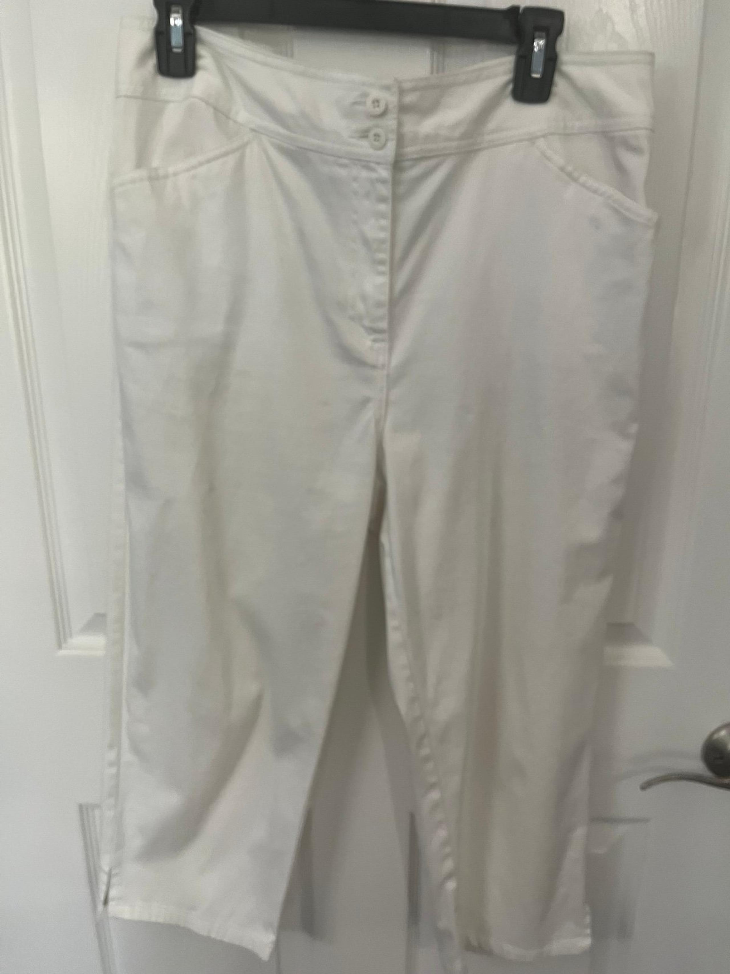 Bill Blass size 12 cream colored capri pants