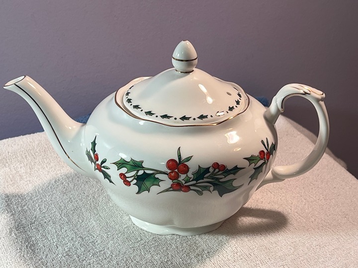 A cup of christmas tea teapot tom hegg PO7333