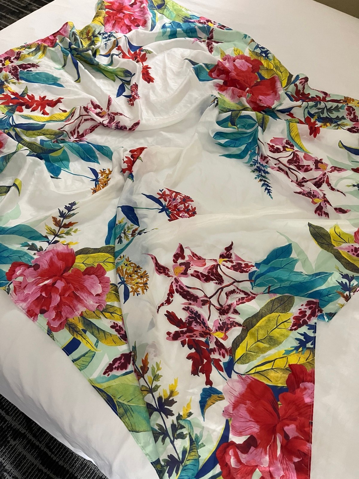 Gorgeous Nordstrom Silk Floral Scarf 45x47 New