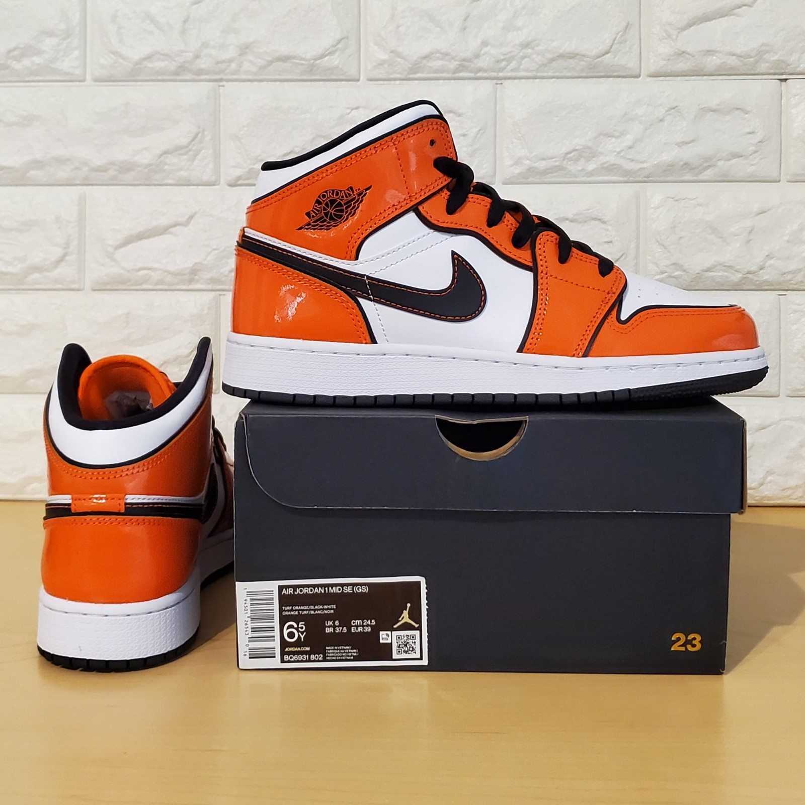 Air Jordan 1 Mid SE GS Size 6.5Y / Womens Size 8 Turf Orange BQ6931-802