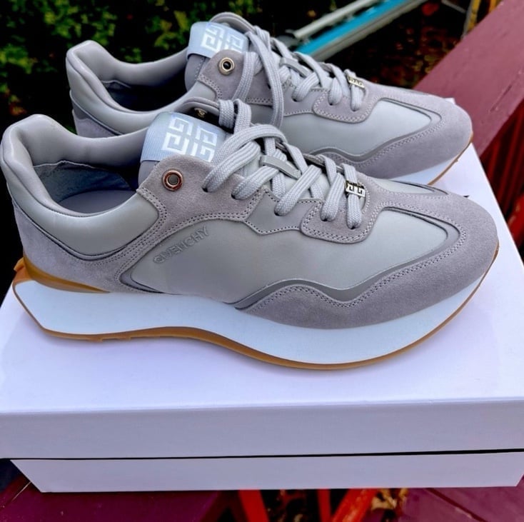 GIVENCY NEW MENS RUNNER GREY SNEAKERS SIZE 10.5
