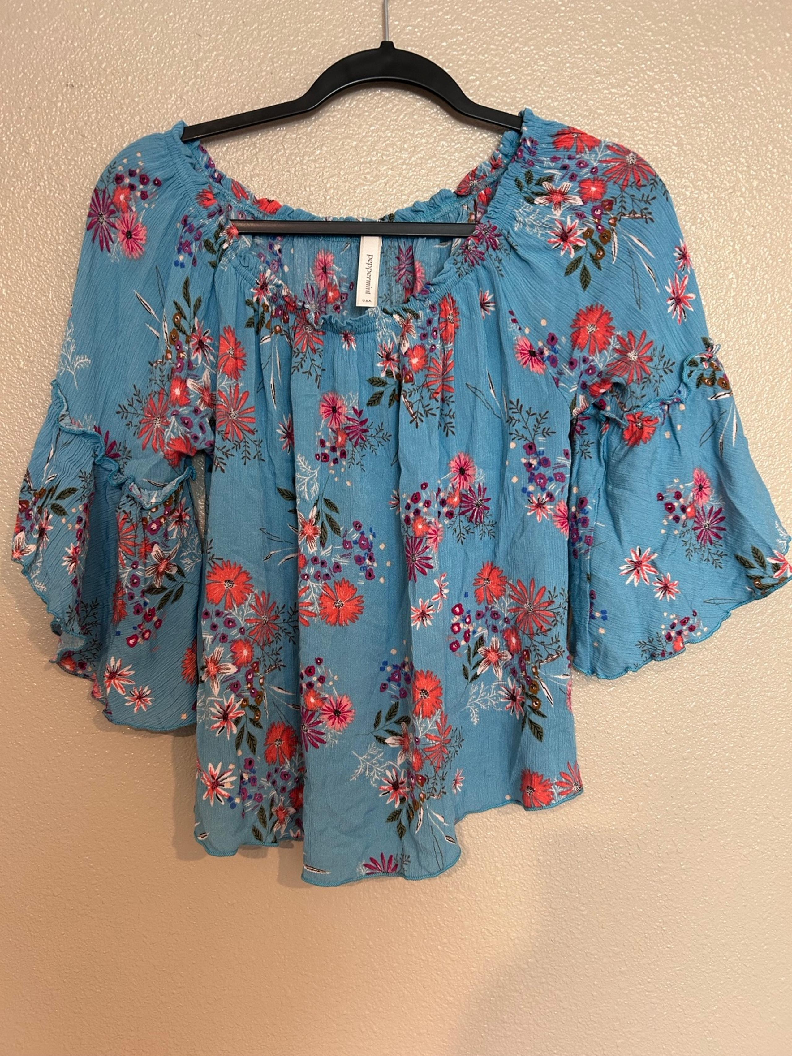 Flowy Floral boho shirt women’s Medium