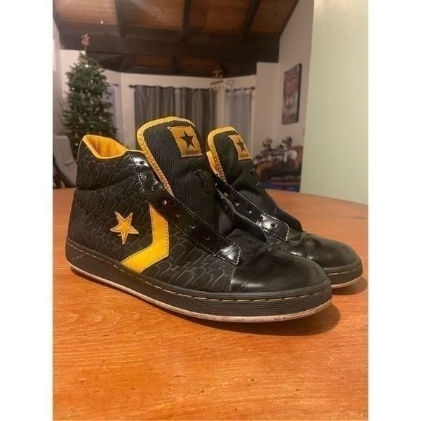 Vintage Dwayne Wade Converse Hi Top Basketball Sneakers Men’s 12 Womens 11.5