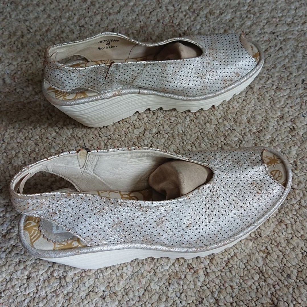Fly London Yazu cool pearl Silver Perforated Leather Wedge size 9.5
