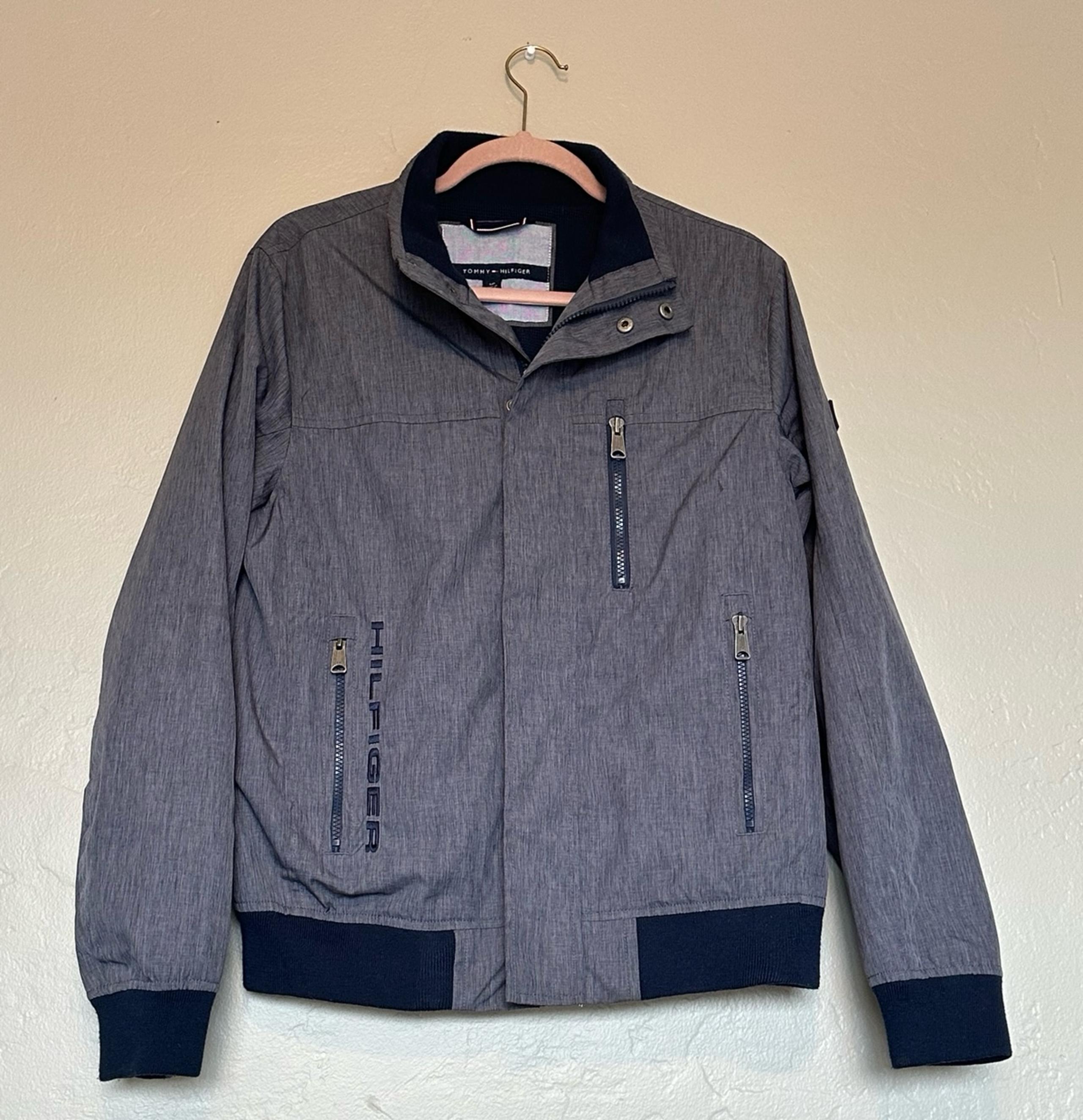 MEN'S TOMMY HILFIGER JACKET SIZE SMALL