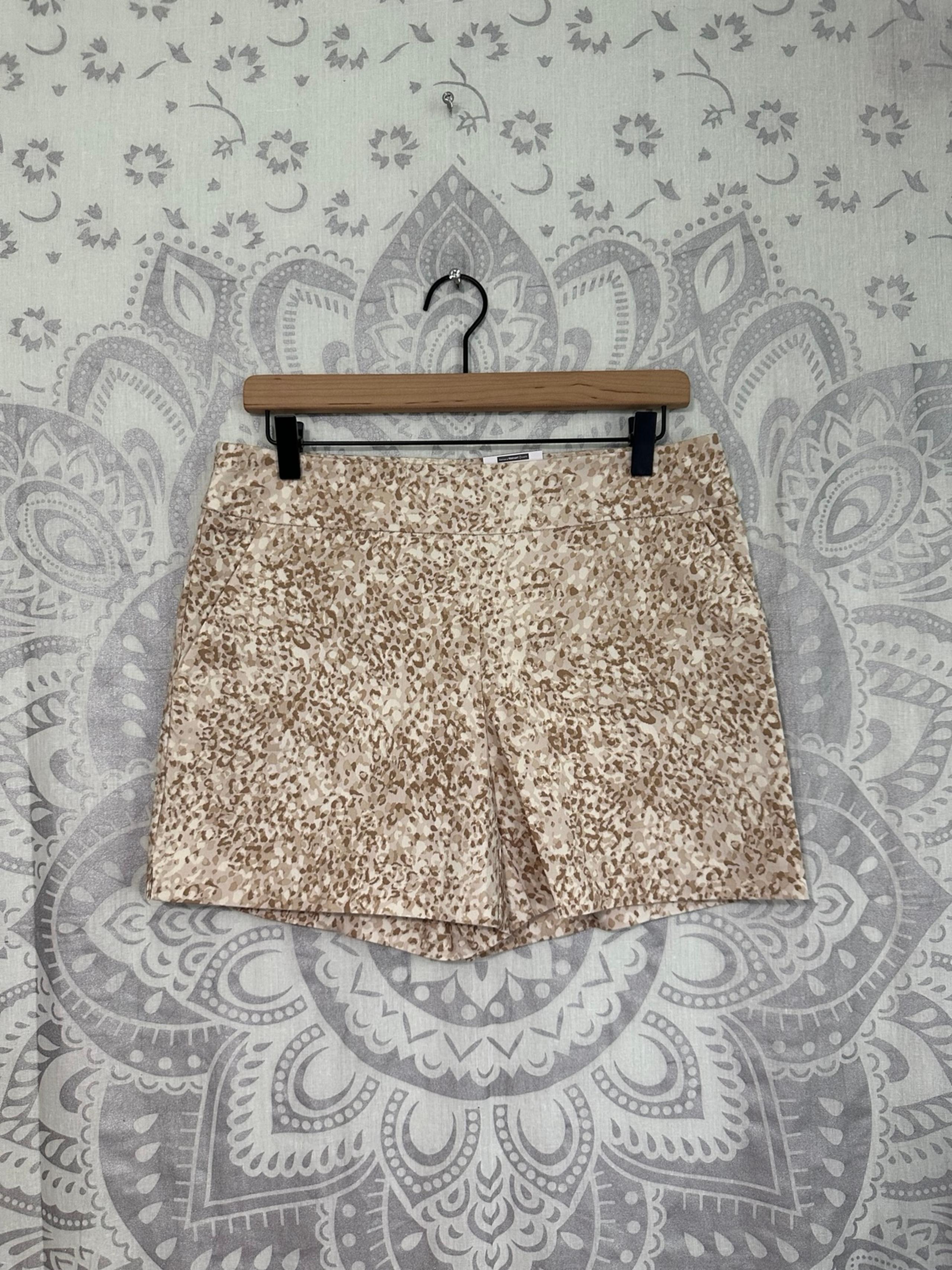 Nwt Walmart Time & And Tru True Millennium 4” Dress Shorts Pull On Beige Tan M