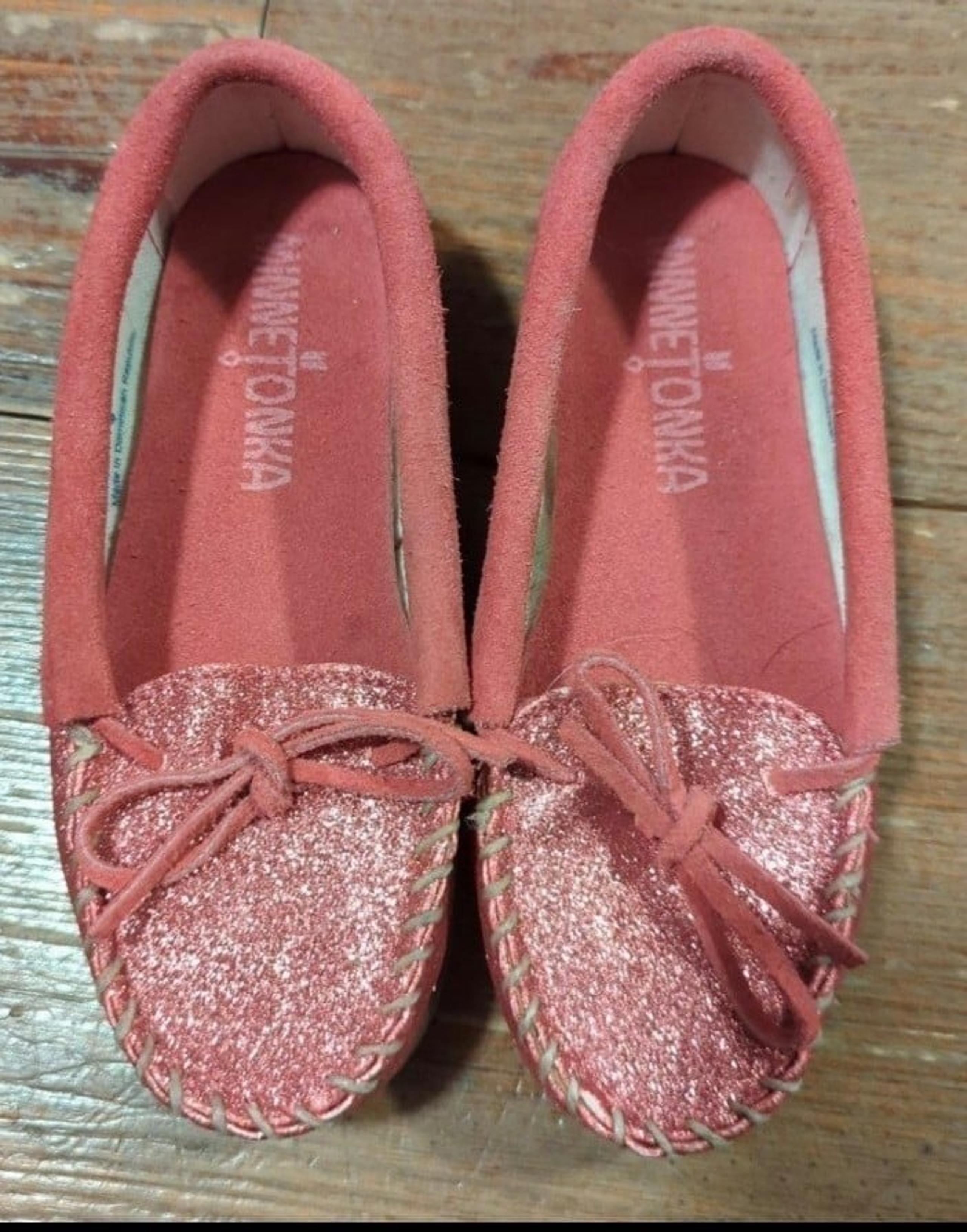 NEW no tags- Minnetonka Minnesota moccasin slip on shoes girls size 12