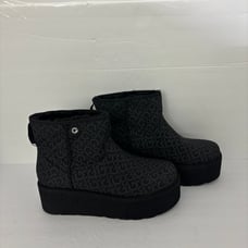 Black women’s boots brand gbg