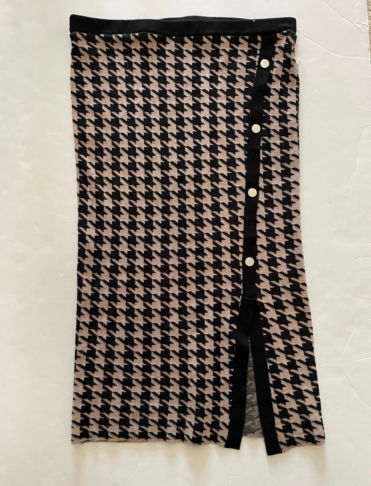 Women’s Houndstooth Print Sheath Black and Grey Knit Button Mini Skirt