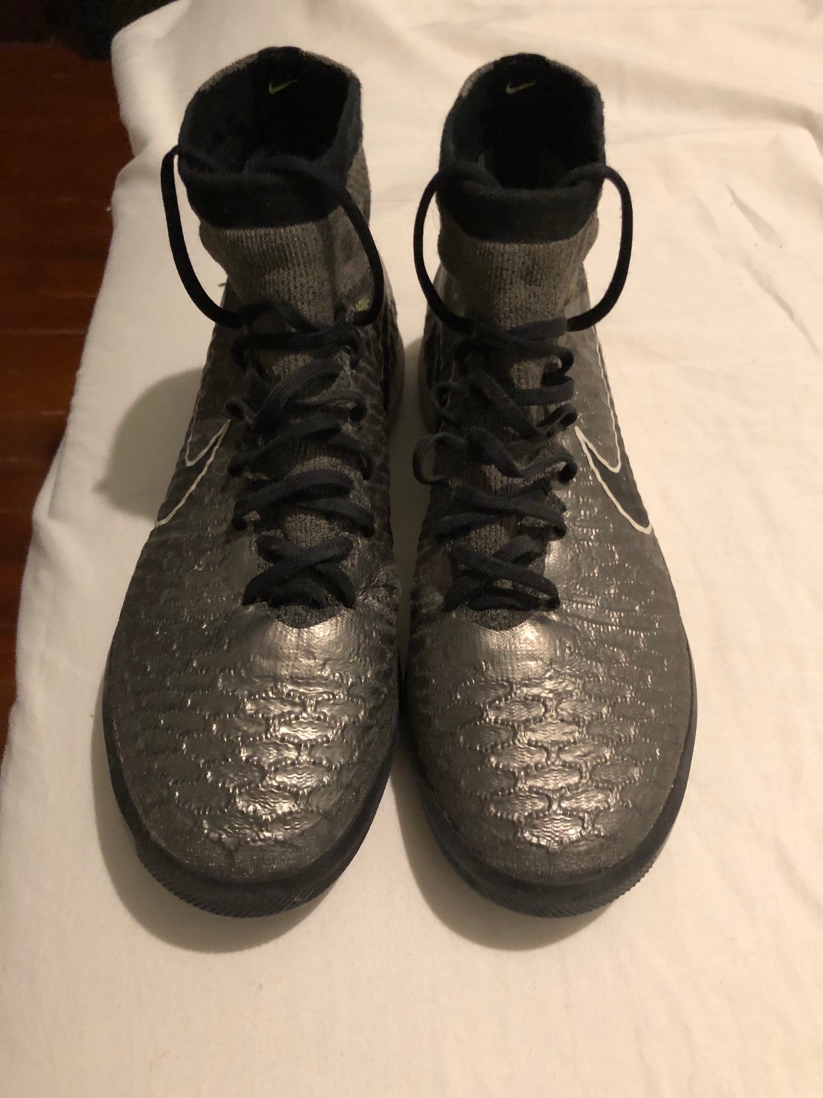 Nike MagistaX Proximo Indoor Soccer Shoes