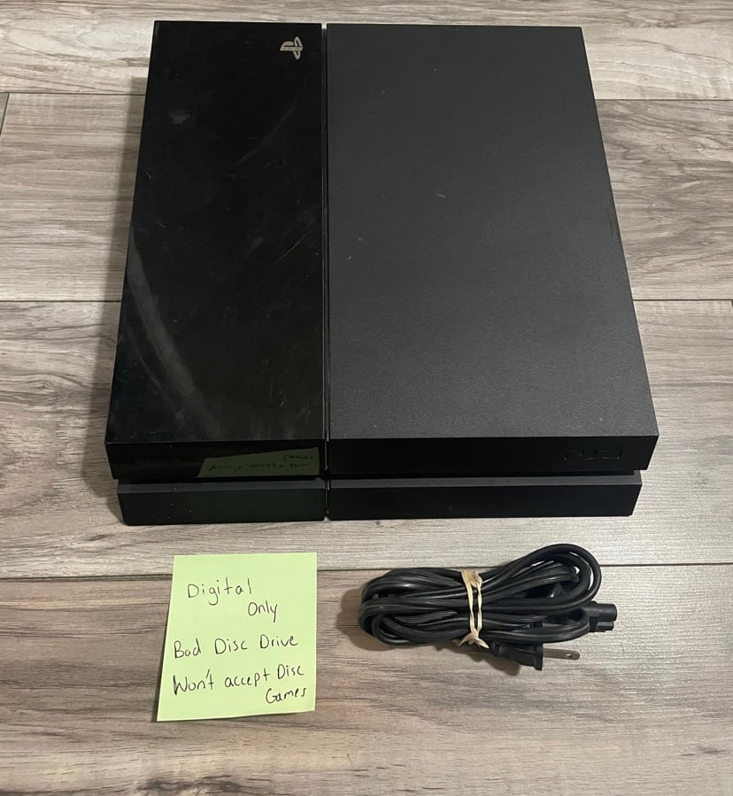 PlayStation 4 Console in Black 500 GB
