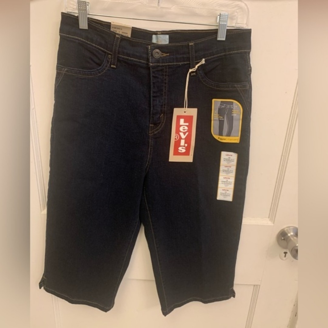 Levi’s Perfectly Slimming 512 Skimmer short Jean Woman’s size 12