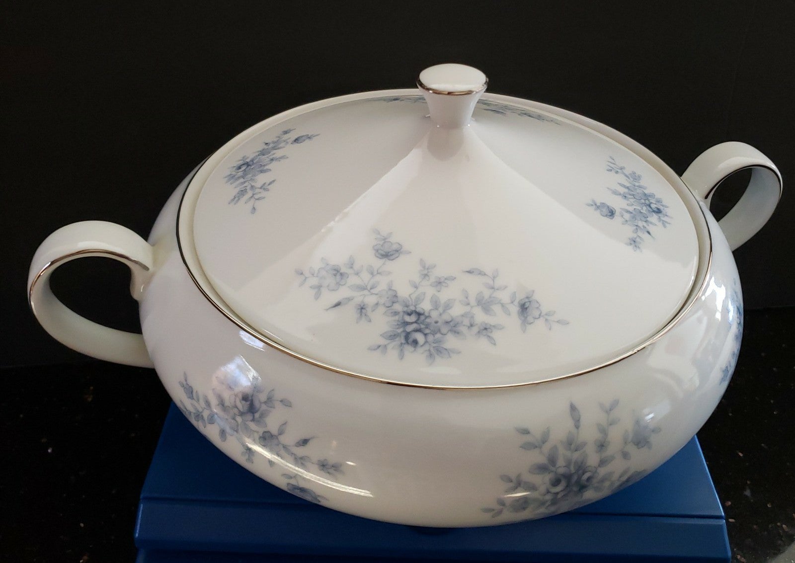 CROWN EMPIRE 'DUCHESS' Fine China Serving Bowl with Lid