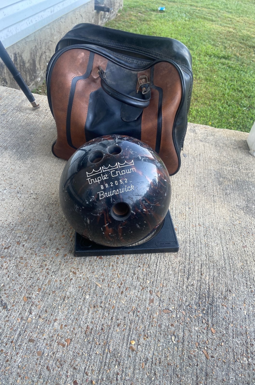 Bowling ball with handheld bag