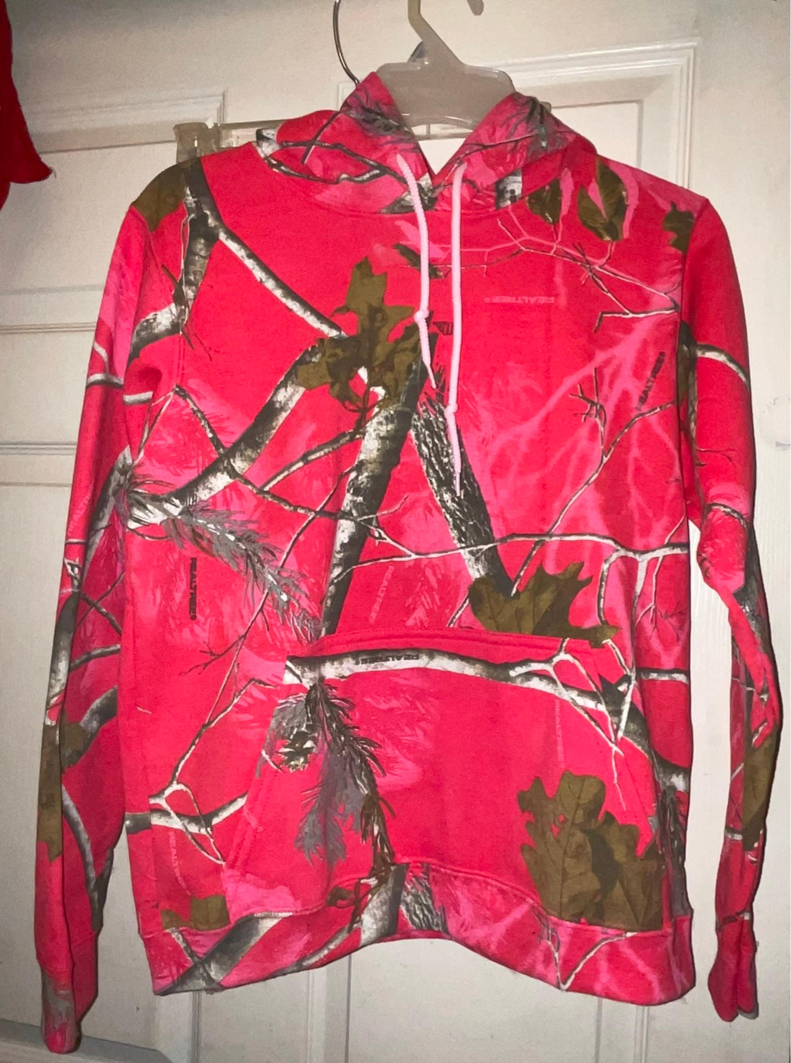 New Realtree womens Hoodie hot pink!