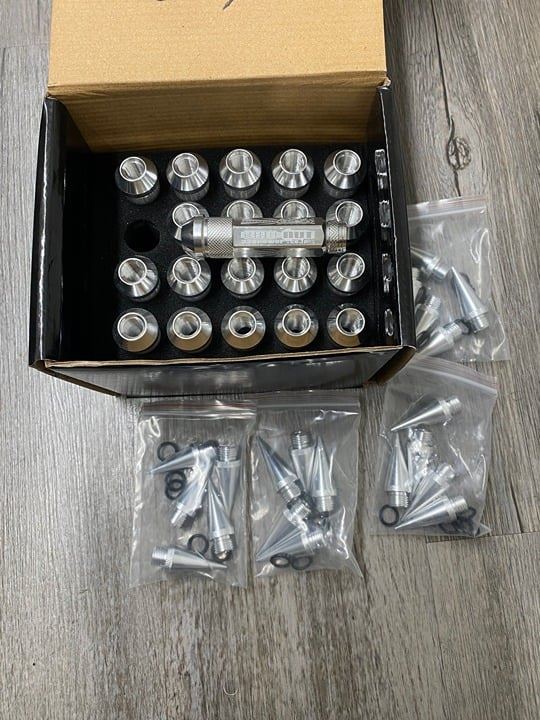 326 power silver hyper lug nuts JDM 12x1.5 brand new