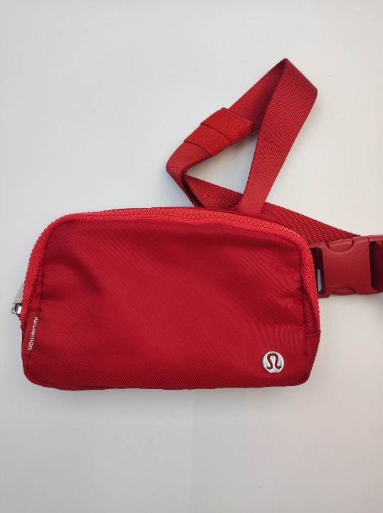 Lululemon Everywhere belt bag red