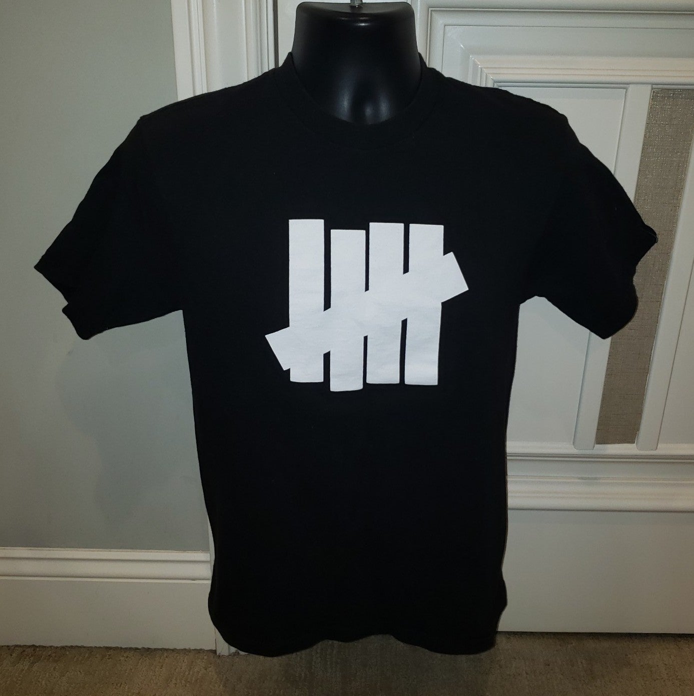 Undefeated Logo L/S T-Shirt Black XS Tシャツ Undefeated LS Tee Shirt Size Medium OG Streetwear Black Logo