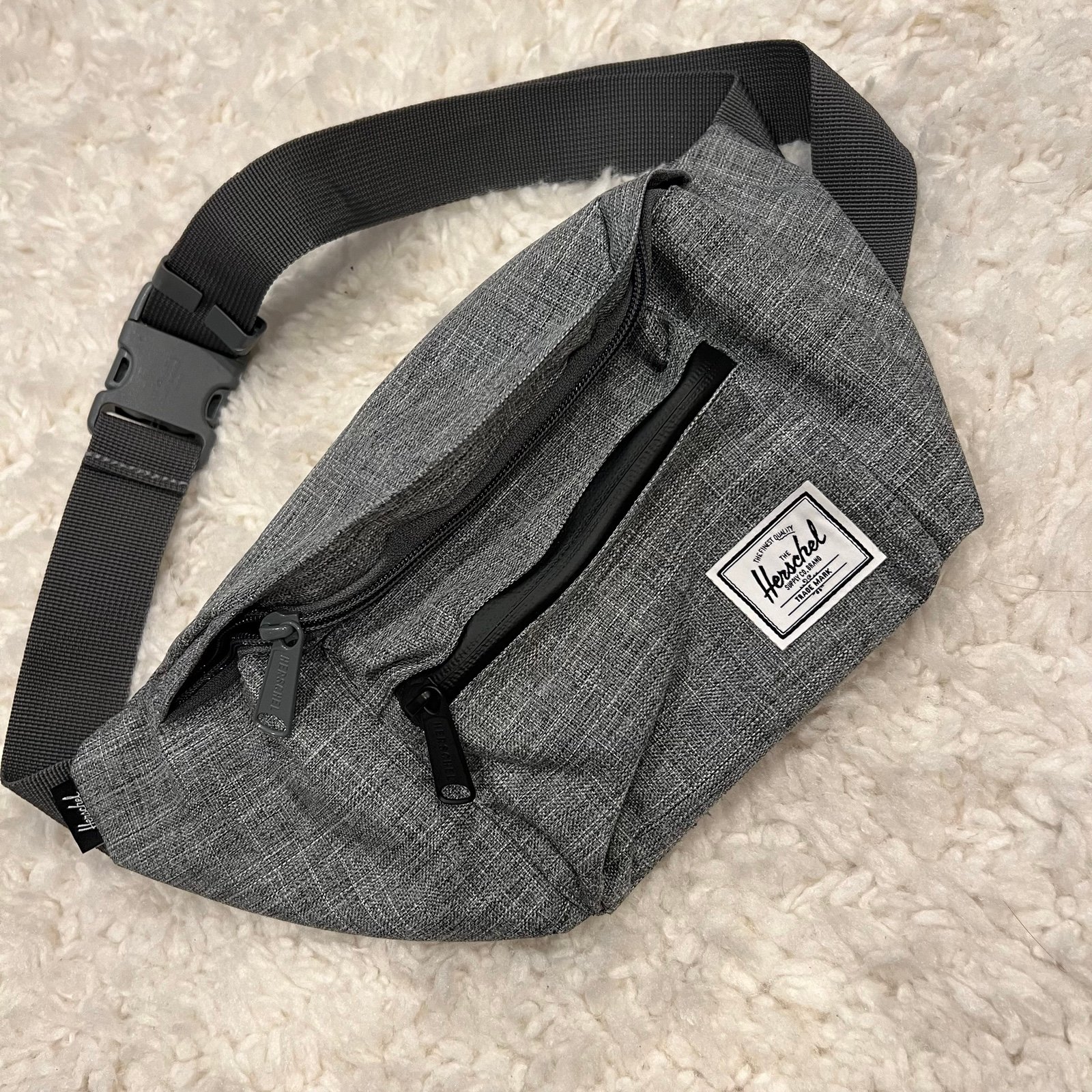 Herschel Supply Co. Large Gray Fanny Pack - NEW never used