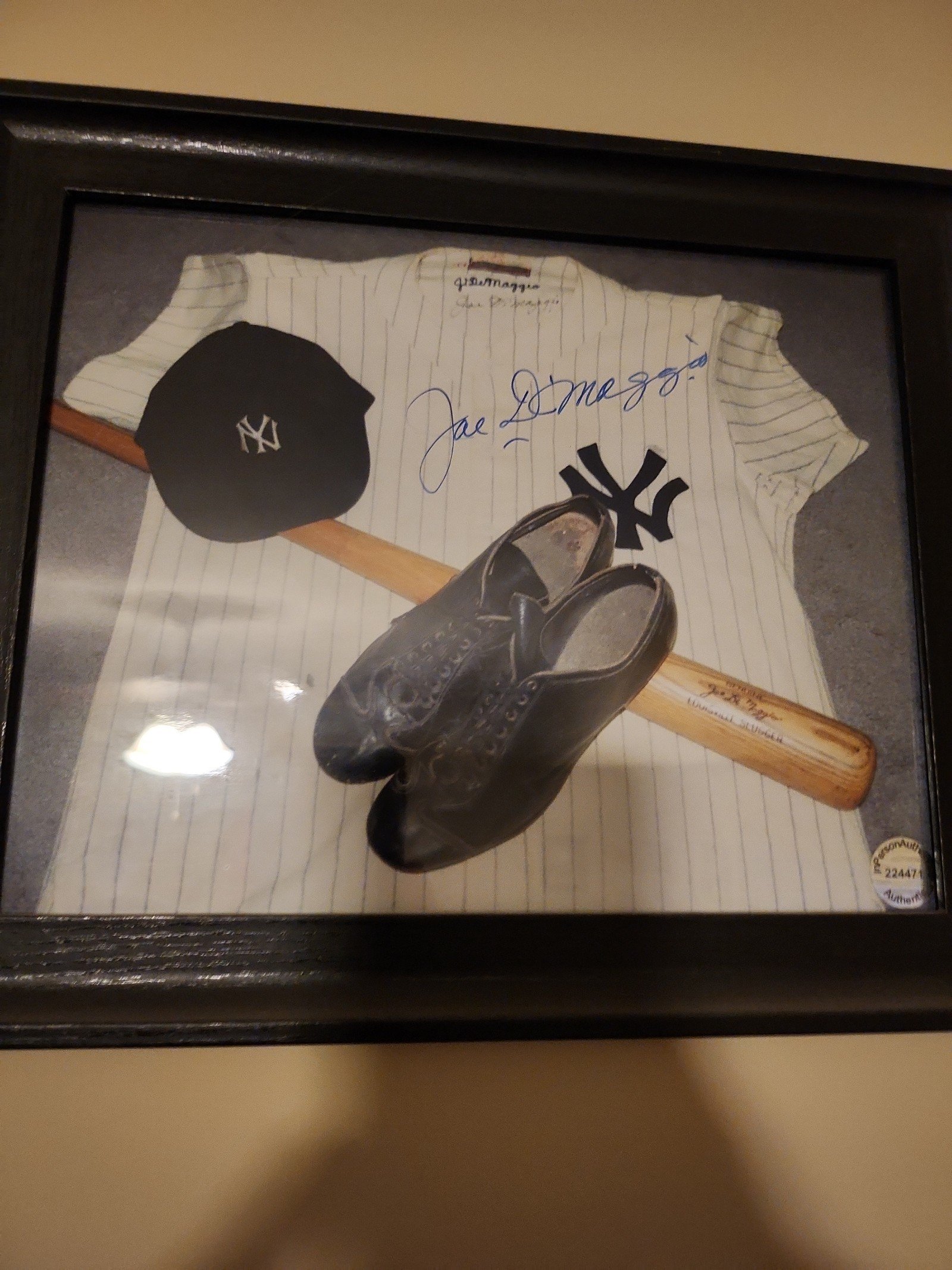 Joe Dimaggio autograph