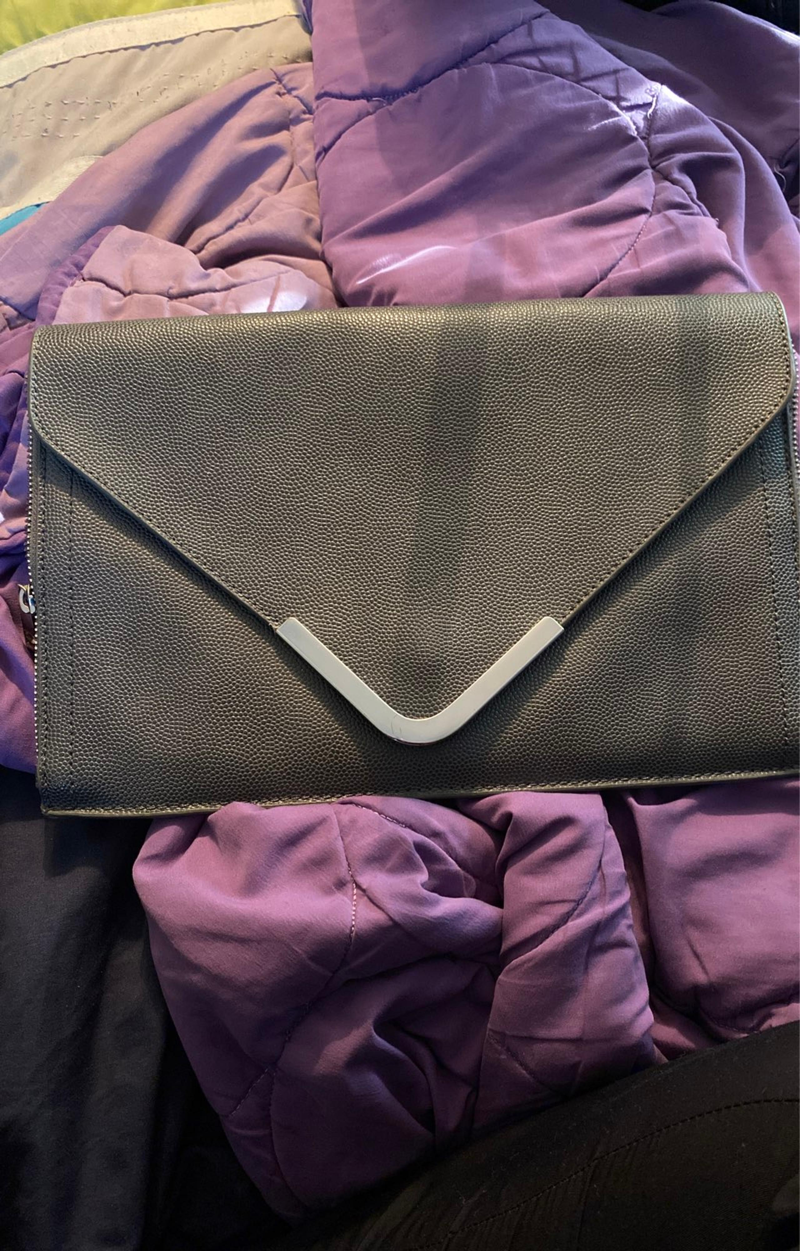 Forever 21 clutch