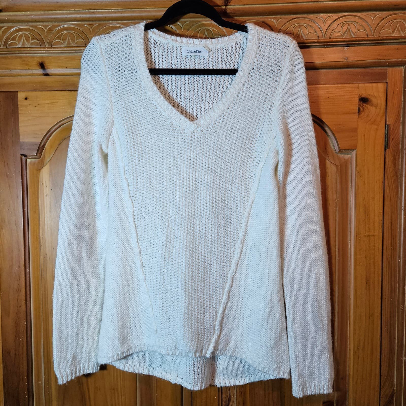 Women's Cream Calvin Klein V-Neck Sweater Size Medium