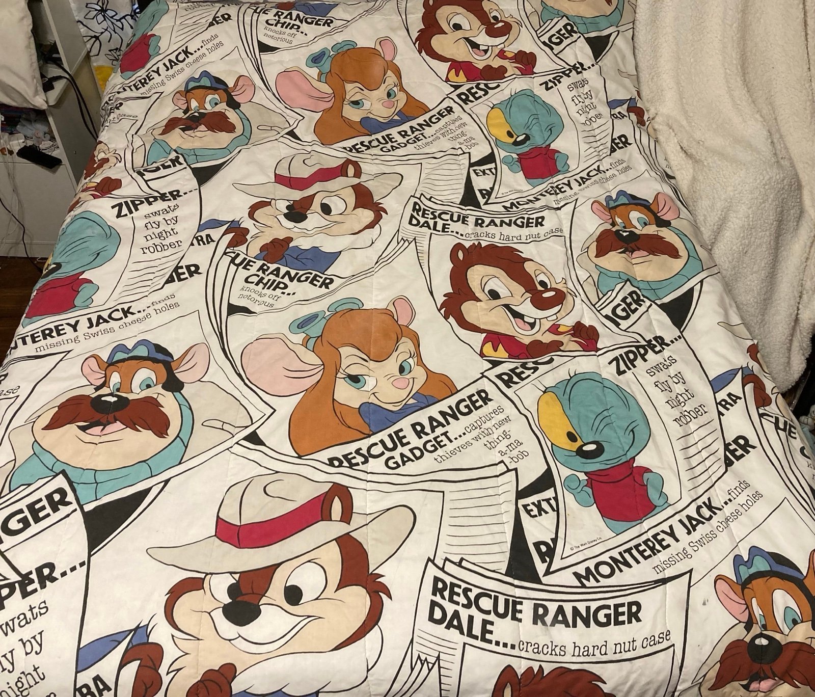 Vintage Disney’s Chip and Dale Rescue Rangers full sized comforter (RARE)