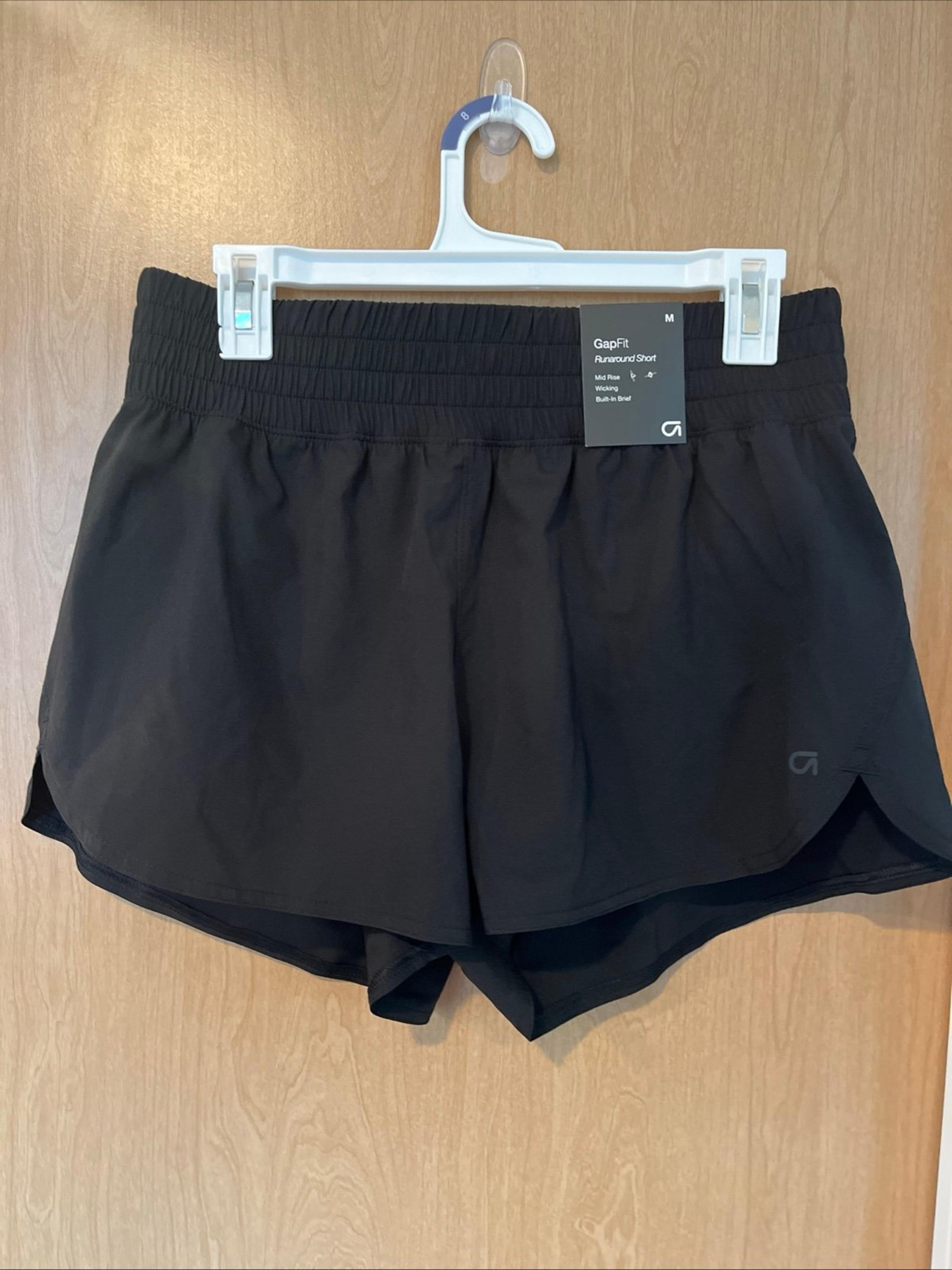 New Women’s Gap Fit Runaround Short Black Medium Built In Brief Mid Rise Running