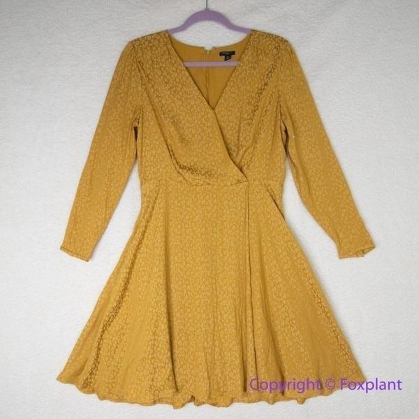 Ann Taylor Cheetah Jacquard Faux Wrap V-neck Light Lined Belted Dress, size 18