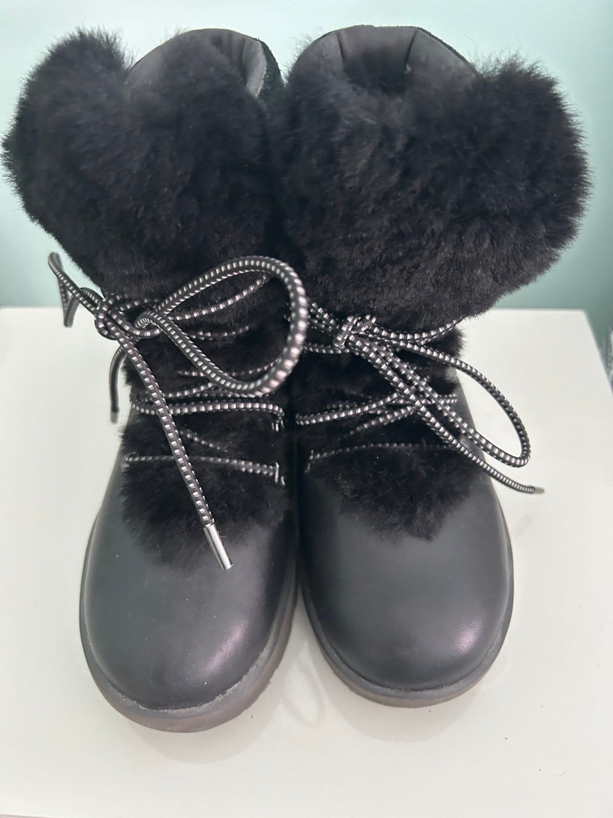NWOB UGG Viki boots
