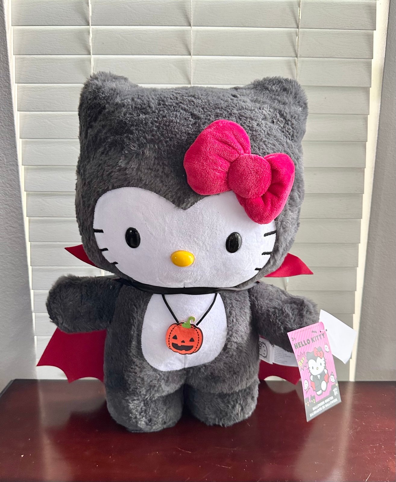 Hello Kitty Vampire/Dracula Halloween Greeter 2025
