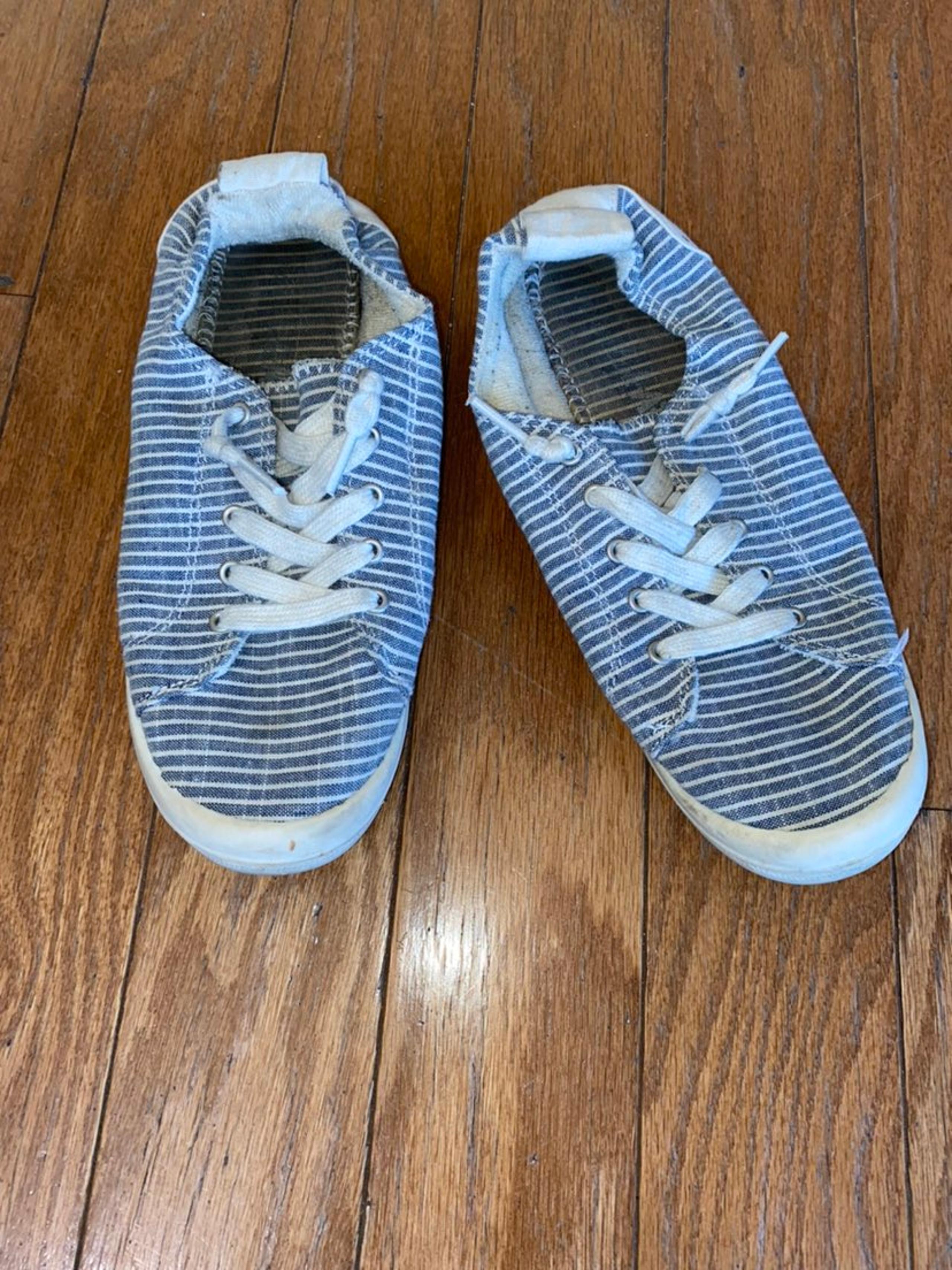 American Eagle Slip on sneakers