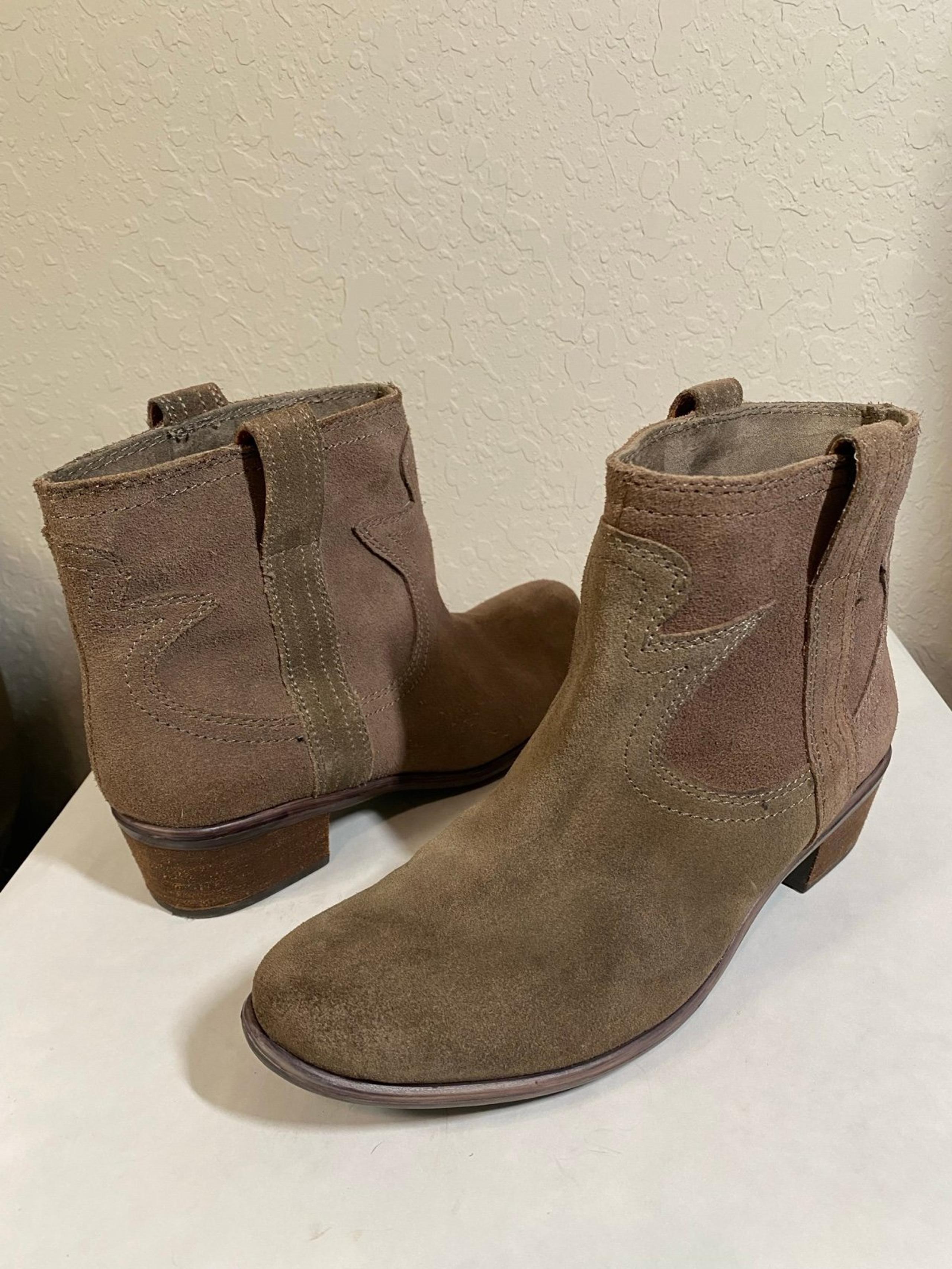 Lucky Brand Terra Taupe western suede ankle boots women’s size 9