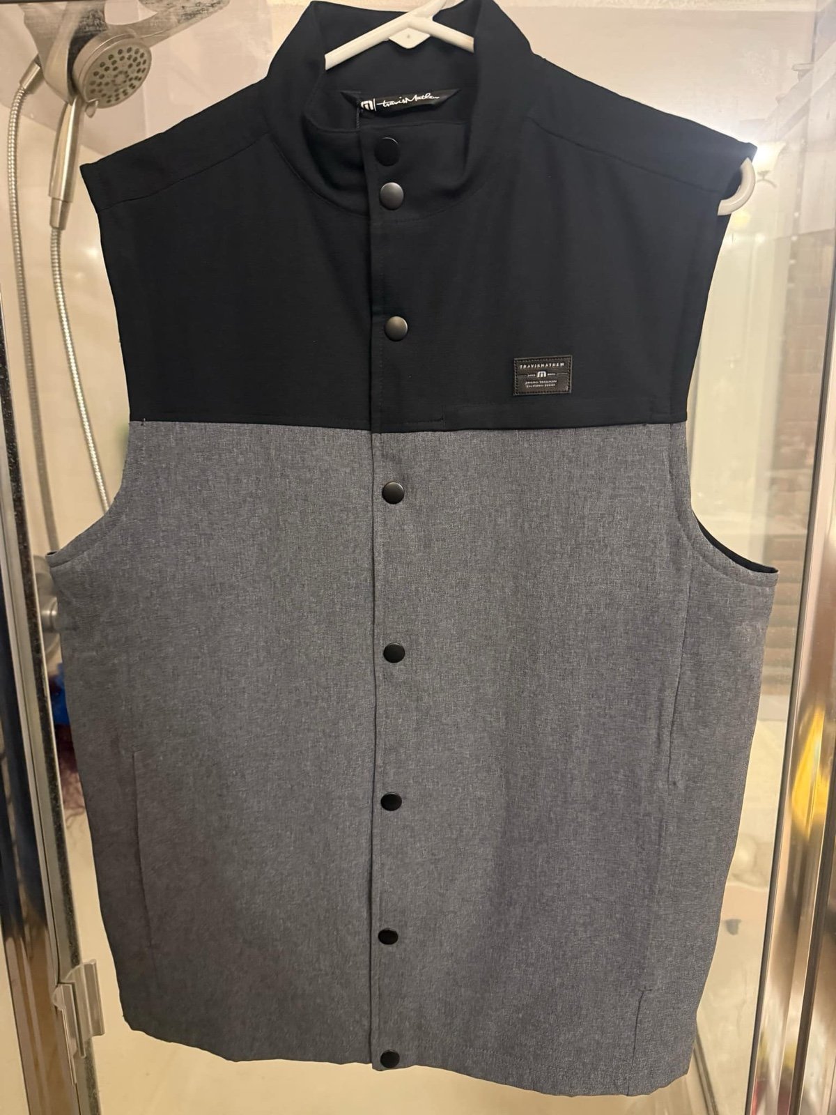 Travis Mathew vest small