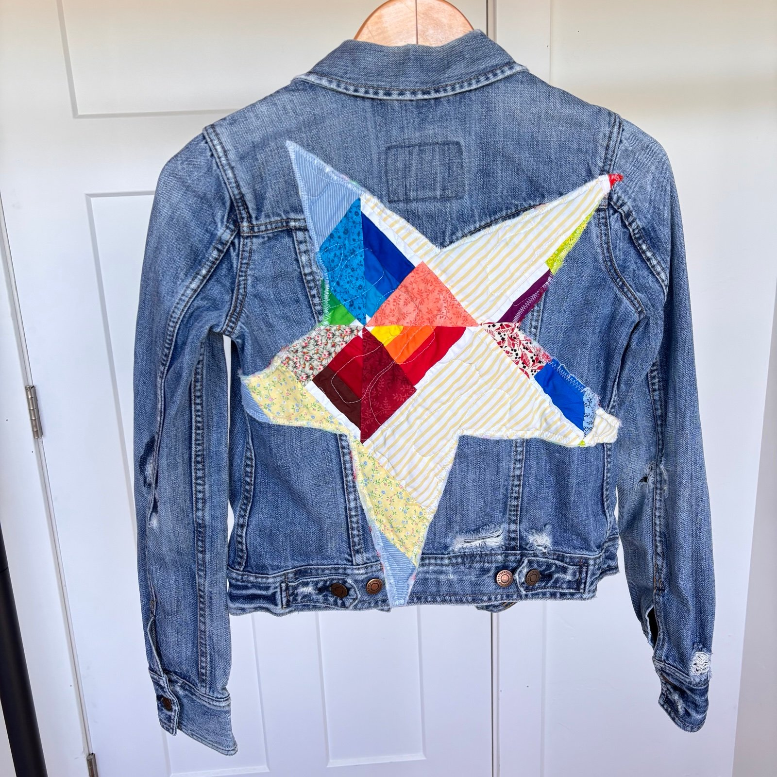 VNTG Y2K Abercrombie & Fitch Quilted Rainbow Star Jean Jacket Distressed Y2K SzS