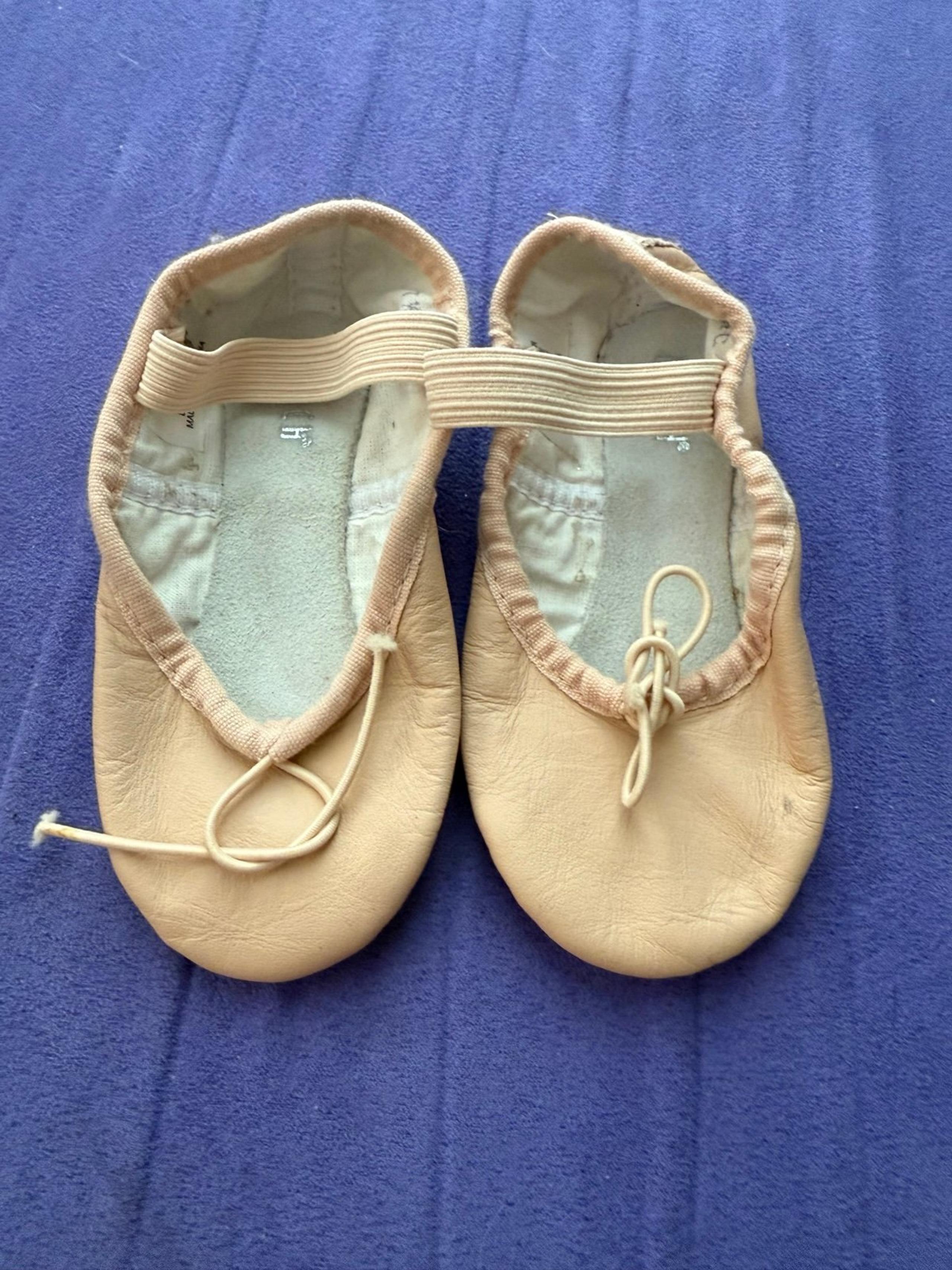 Size 7.5 - Bloch Ballet Shoes - Little Girls
