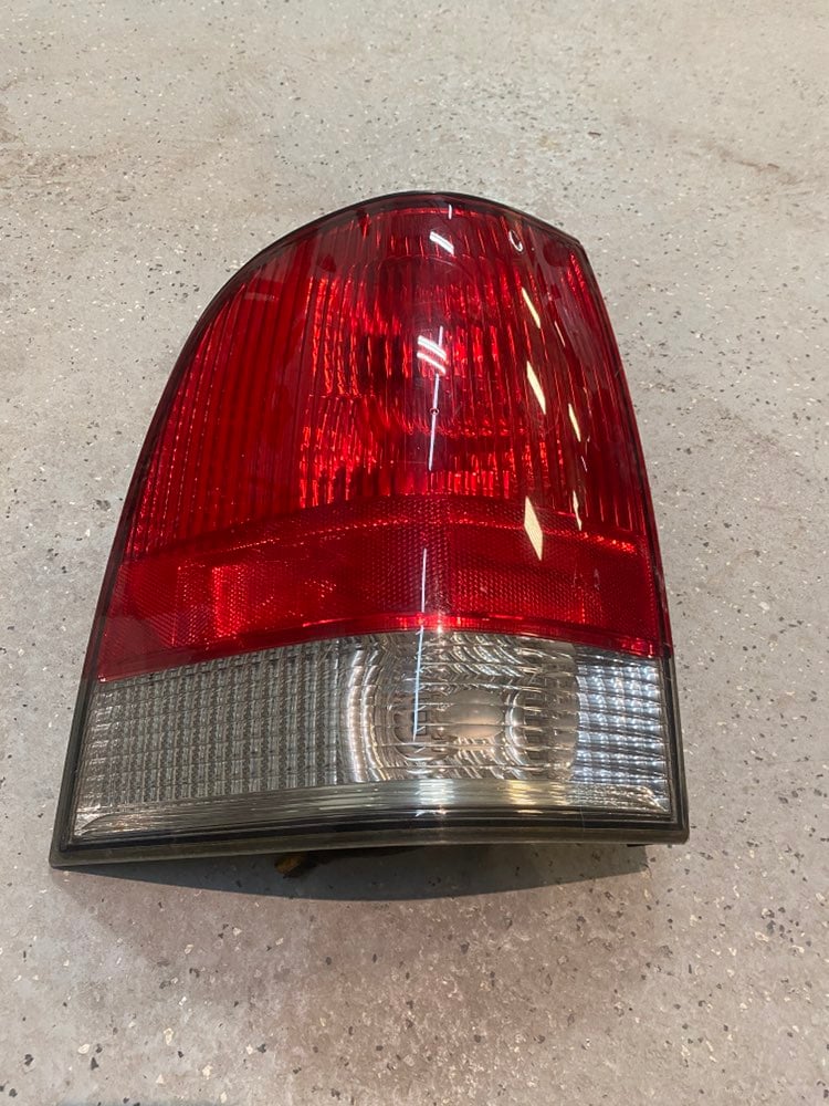 Ford expedition 2014 tail ligth