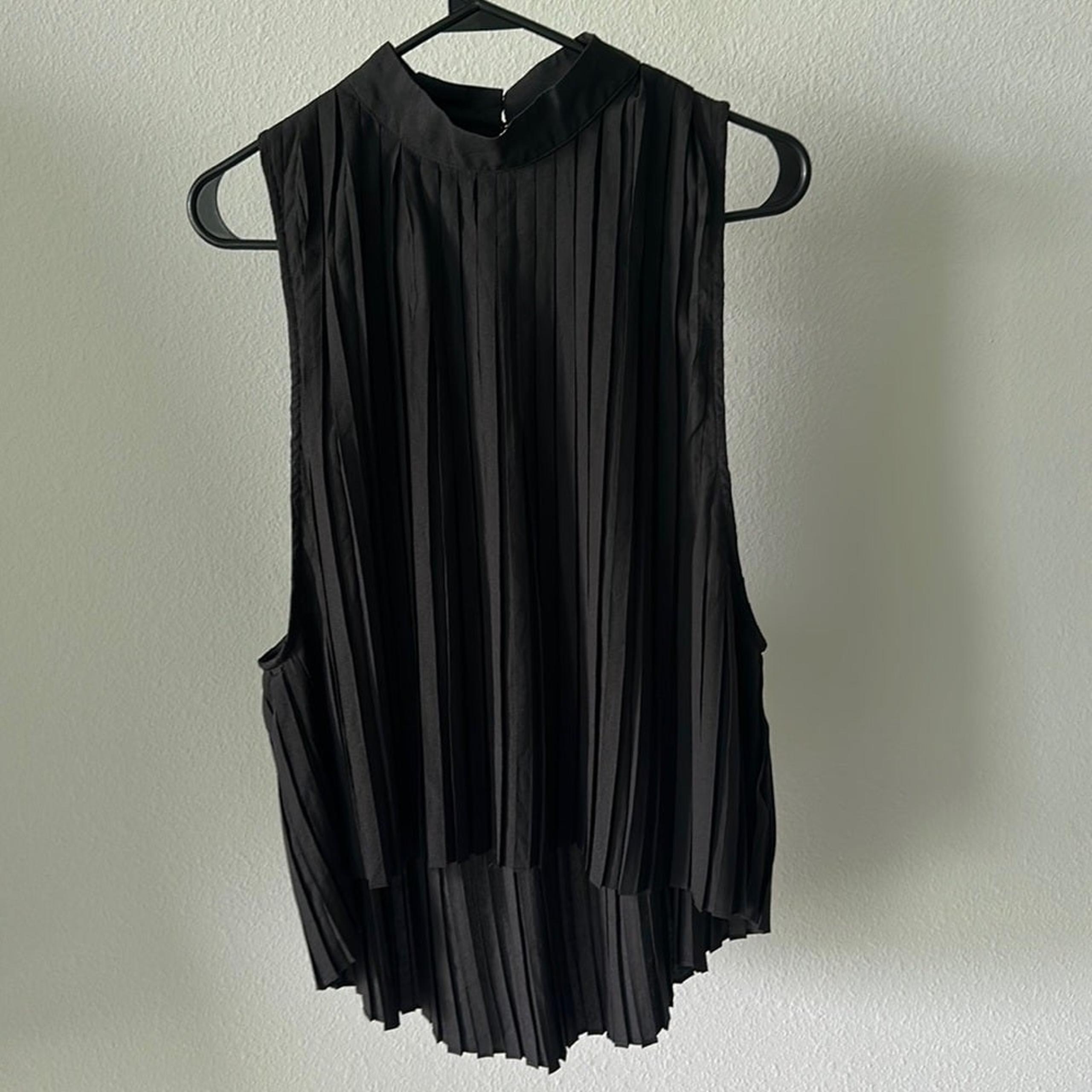 Nasty Gal Mock Neck Pleated Sleeveless Blouse Size M