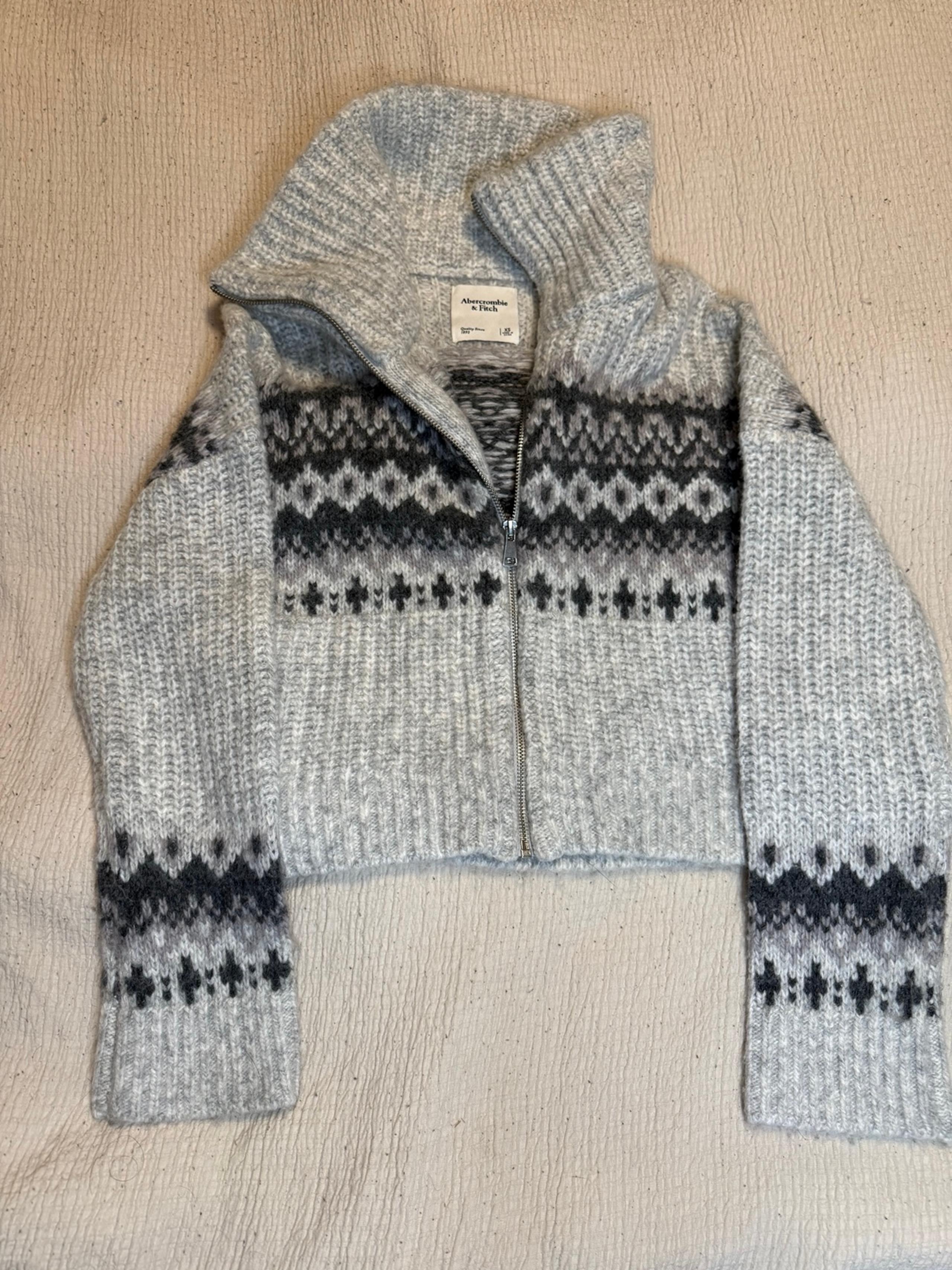 Abercrombie and fitch winter sweater (XS)