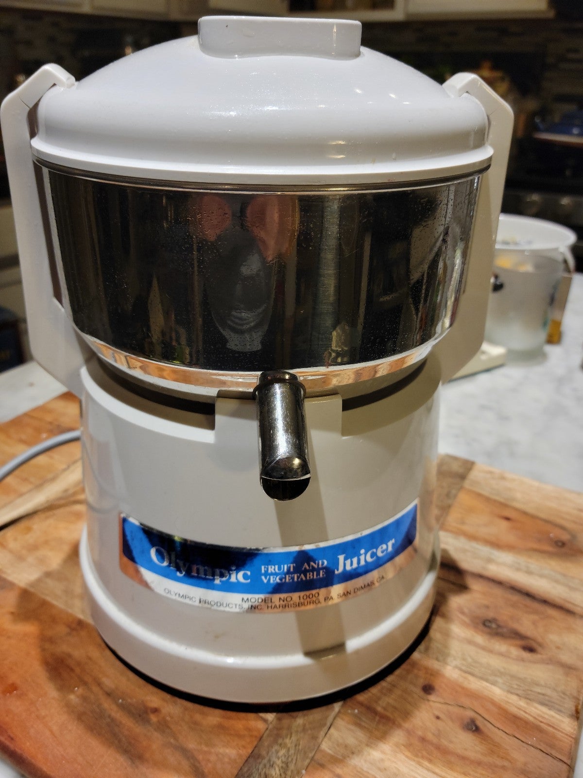 JUICE MACHINE Olympic juicer Model number 1000