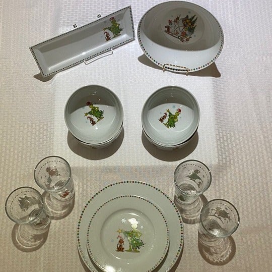 14 Piece Set The Grinch Christmas Dinnerware Set